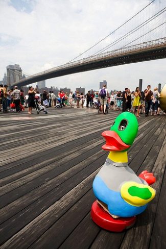 Robotic Duck Takes Pictures of Tourists, Prints Them from His Butt
