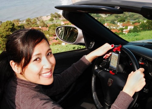GoSmart Clip Puts Your Smartphone on the Steering Wheel