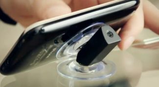 Smarthang Suction Cups Your Smartphone to Anything