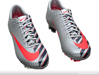 Cristiano Ronaldo Shoes on Ronaldo   S Camouflage Nike Soccer Cleats   Craziest Gadgets