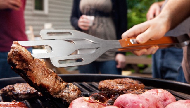 stake grilling 650x369 Stake 3 in 1 Grilling Tool