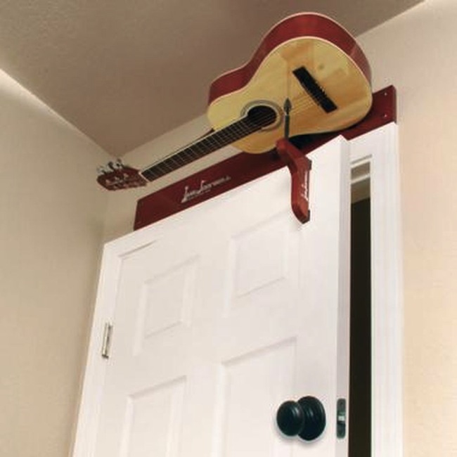 guitdoorbell above door