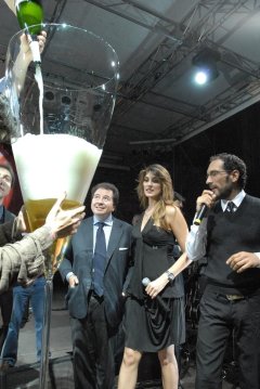 Giant 11 Magnum Champagne Glass