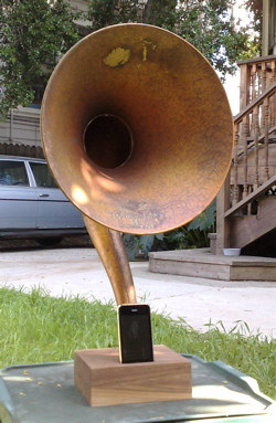 Antique Horn Speaker Made Into iPod Dock