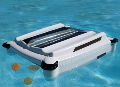 Solar Powered Robotic Pool Skimmer is a Green Way to Remove Greens from Your Ool
