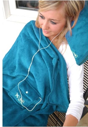 Travel Blanket with a Gadget Pocket is Like a Snuggie for Geeks