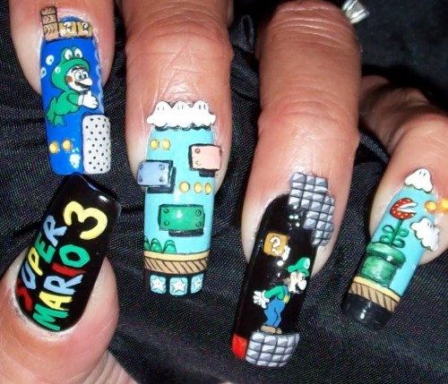 Lady Geek Fashion: Super Mario Painted Fingernails
