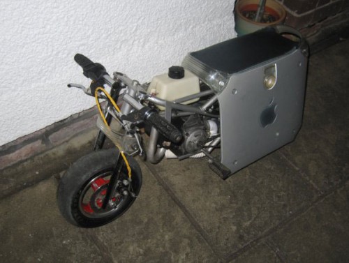 Apple PowerMac G4 Modded into a Motorcycle