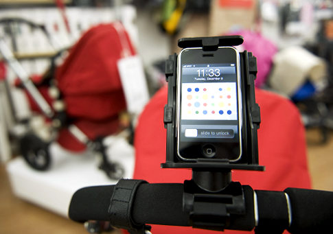 Texthook Lets You Text While Pushing a Stroller