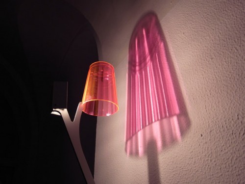 Lamp that Casts a 3D Shadow