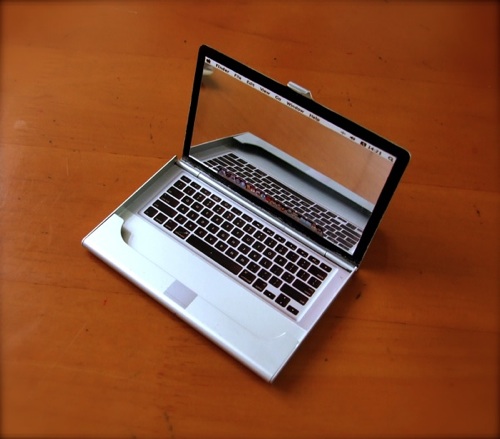 MacBook Business Card Holder is Perfect for Apple Fanboys' Cards