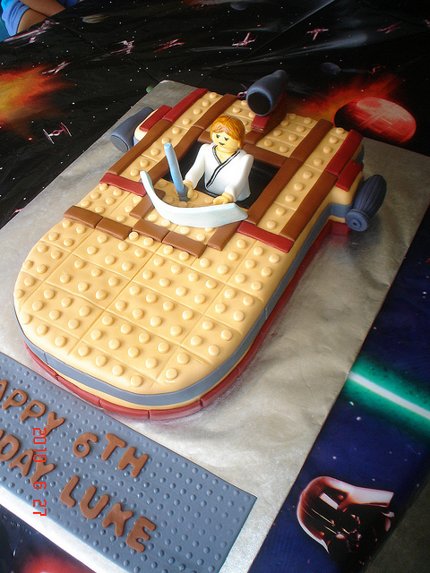 Star Wars LEGO Landspeeder Cake