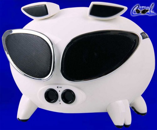 Speakal iPig Cool iPod Dock is More Than Just Lipstick on a Pig