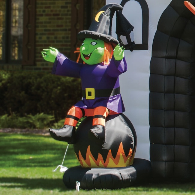 Howling Inflatable Haunted House